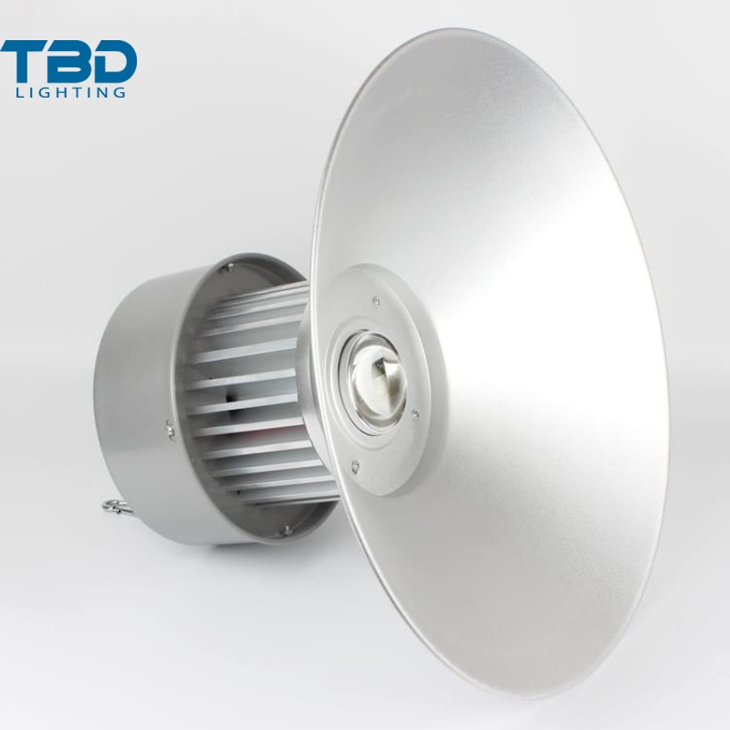 Đèn LED nhà xưởng 50W tại TPHCM giúp tiết kiệm đến 50% chi phí điện năng tiêu thụ. Đèn được sản xuất dựa trên công nghệ tiên tiến, đem lại ánh sáng tốt và bền bỉ trong suốt quá trình sử dụng. Tại TPHCM, bạn đã có thể tìm mua được sản phẩm chính hãng với giá cả phải chăng.